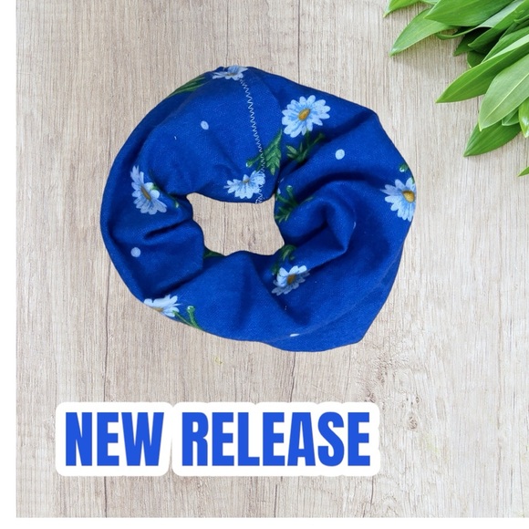 Scrunchie - Picture 2 of 3